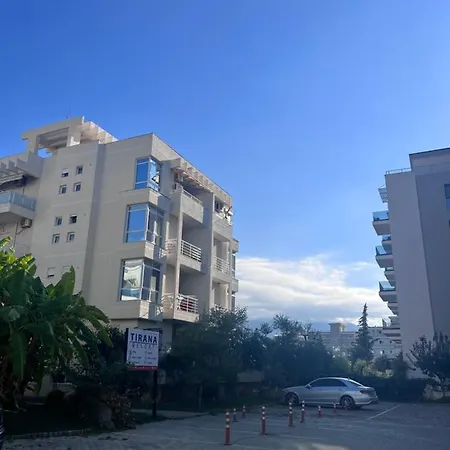 Tirana فلورا